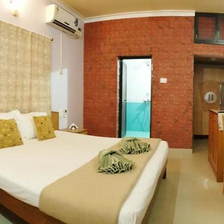 Mama Mids Home Morjim Exterior foto