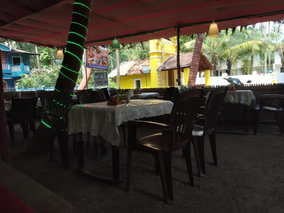 Mama Mids Home Morjim Exterior foto