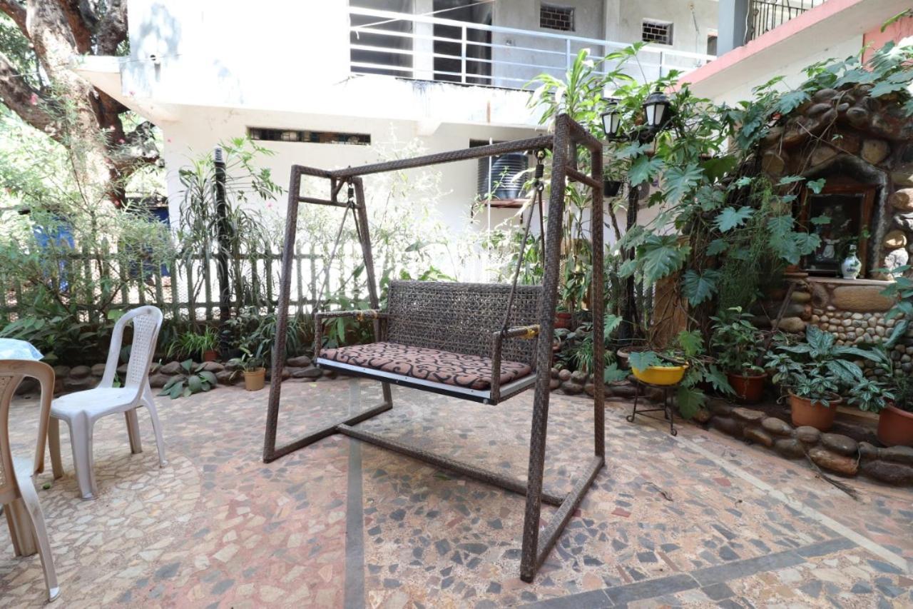 Mama Mids Home Morjim Exterior foto