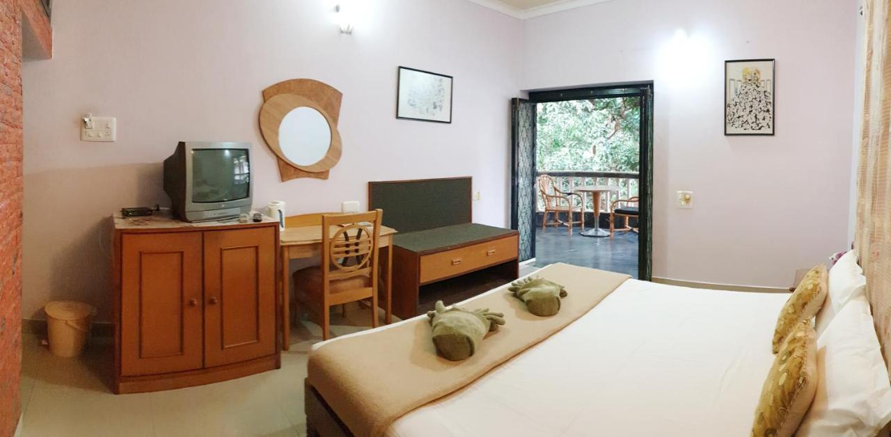 Mama Mids Home Morjim Exterior foto