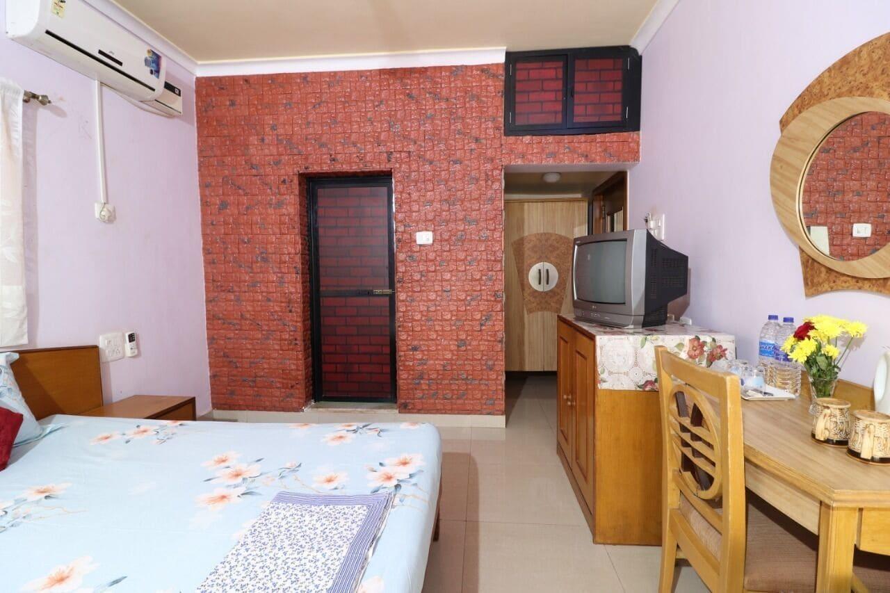 Mama Mids Home Morjim Exterior foto