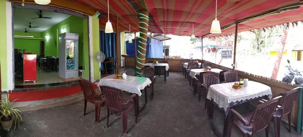 Mama Mids Home Morjim Exterior foto
