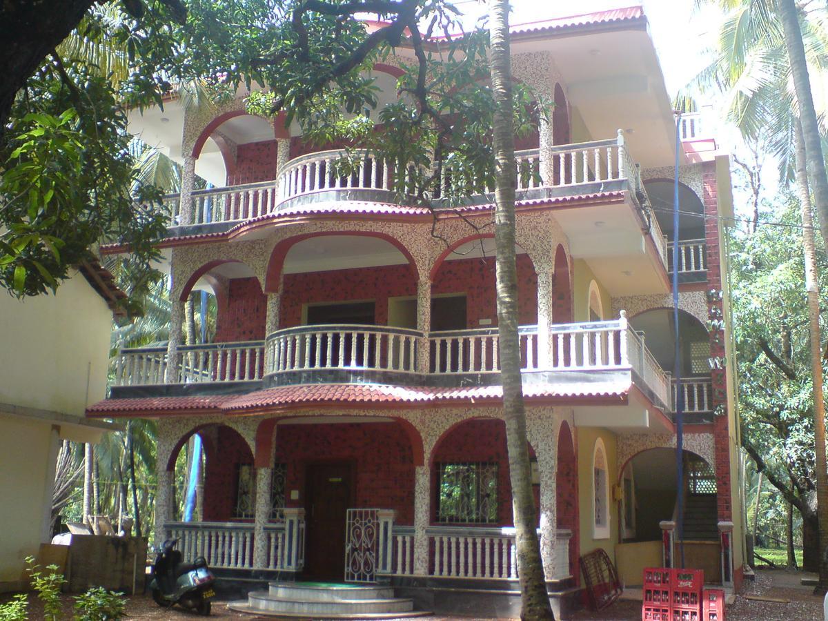 Mama Mids Home Morjim Exterior foto