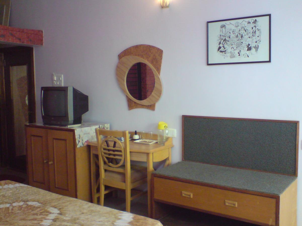 Mama Mids Home Morjim Exterior foto