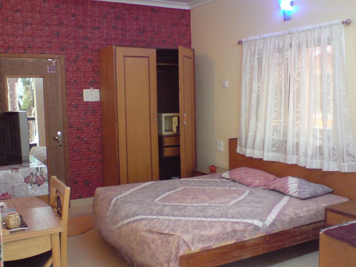 Mama Mids Home Morjim Exterior foto